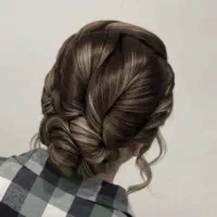 شنیون ومیکاپ حرفه ای پایه در حد عالی ۷۰۰