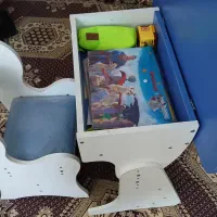 میز وصندلی بسیار زیبا بدون هیچ زدگی