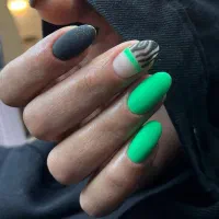 خدمات زیبایی ناخن لاین ژل