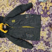 کاپشن مشکی|لباس|شیراز, قلعه نو|دیوار