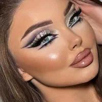 رنگ مو ودکلره.میکاپ وشنیون.کراتین وپروتین فردام