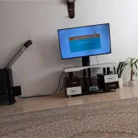 میز تلوزیون مرتب و تمیز