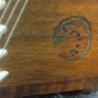 سنتور تمیز و مرتب با کتاب های آموزشی|سازهای سنتی|لار, |دیوار