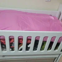 تخت کودک کنار تخت مادر