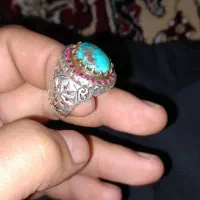 انگشتر فیروزه با نگین زمرد ریز