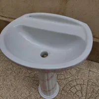 روشویی کارکرده سالم و تر و تمیز