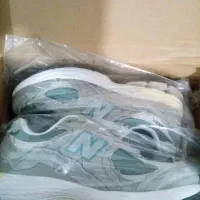 2 عدد کتونی نیوبالانس 2002 و فیول سل