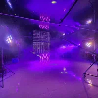 نیروی کار برای نصب و جمع سیستم نور پردازی و دیجی