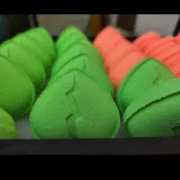 بمب حمام پدیکور، تولید کننده