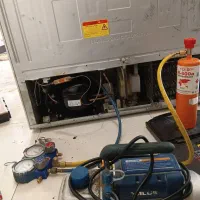 تعمیر و شارژ گاز انواع یخچال خانگی و صنعتی تخصصی