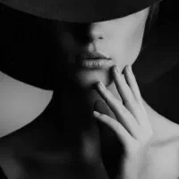 خانم علاقمند به مدلینگ ، عکاسی و جمع آوری رزومه