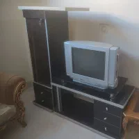 تلویزیون و میز