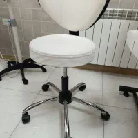 تخت صندلی‌شو به همراه صندلی آرایشگاهی ست خودش|آرایشگاه و سالن‌های زیبایی|رشت, گلباغ نماز|دیوار