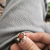 انگشتر نقره عقیق از حاج قسم سلیمانی هدیه گرفتم