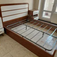 تخت دو نفره با دو تا پا تختی و میز آرایش/ دراور
