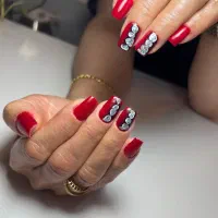 مدل برای کاشت ناخن