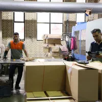 سرپرست و فنی کار دستگاه تزریق پلاستیک