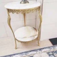 یک عدد میز برنجی وگلدان برنجی نو