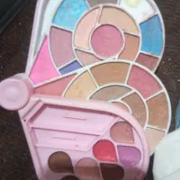 لوازم آرایشی در حد نو