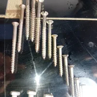 مقداری یراق آلات لوستر و انواع پیچ ومهره هست|لوستر و چراغ آویز|تهران, اکباتان|دیوار