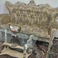 مبل ۹ نفره همراه میز وسط ودو عدد عسلی