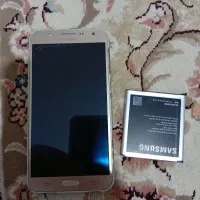 یک عدد گوشی نیاز به تعمیر j7و یک باطری نو j5