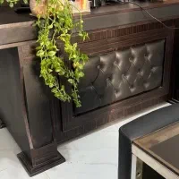 میز اداری طرح چوب و چرم و نیمست چرم اداری در حد نو