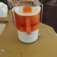 یک دستگاه آبمیوه گیری