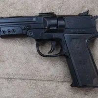 تفنگ اسباب بازی|اسباب‌بازی بچه|رباط‌کریم, رباط‌کریم|دیوار