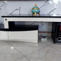 میز تلویزیون در حد نو تمیز