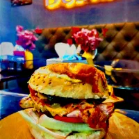 نیروی خانم جهت کار در فست فود