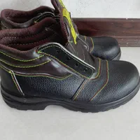 کفش کار جلو آهنی|کیف، کفش، کمربند|فولادشهر, C7|دیوار