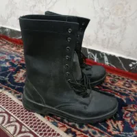 یک جفت پوتین نو