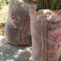 لباس کهنه ی مخصوص کار تعمیر کار ها