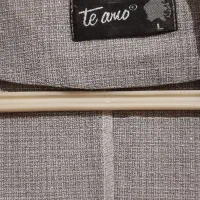 کت نقره ای|لباس|فسا, |دیوار