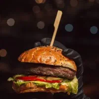 دو همکار آقا جهت کار در فست فود