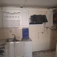 کابینت ممبران در حد نو با هود و ۲عدد بوفه ایستاد|آب‌چکان و نظم‌دهنده ظروف|کرمان, |دیوار