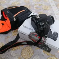 دوربین کانن 850d با لنزکیت 18-55 بسیار تمیز