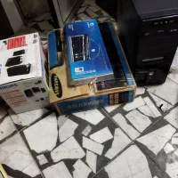 کامپیوتر با مانیتور و تمام وسایل