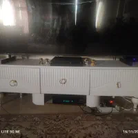 میز تلویزیون به طول۱متر۴۰سانت به فروش میرسد