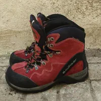 کفش کوهنوردی کوهسار|کیف، کفش، کمربند|رشت, جهاد|دیوار