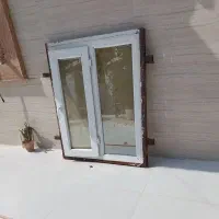 میز نهار خوری بسیار تمیز ومبل 7نفره  وپنجره پی وی