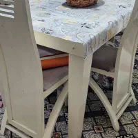 میز نهارخوری سالم تمیز بدون پوسیدگی