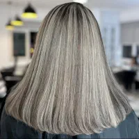 رنگ و لایت تخصصی مو در سالن زیبایی