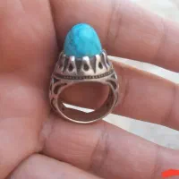 یک عدد انگشتر فیروزه قدیمی و دورشت.