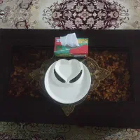 یه دست مبل راحتی با یه میزنم تلویزیون