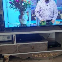 میز تلویزیون در حد نو سالم سالم