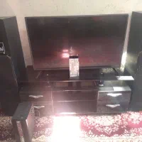 بانو ومیز تلویزیون