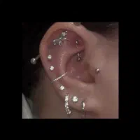 پیرسینگ در سالن فقط بانوان