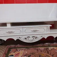 ساعت نو به قیمت مناسب و زیر تلویزیون